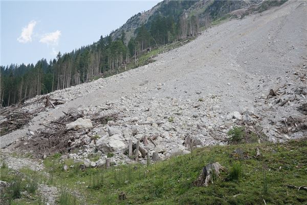 梦见山体滑坡自己没事