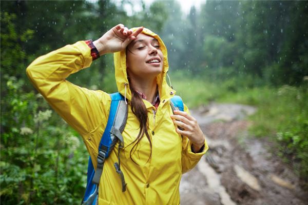 已婚女人梦见下雨预示着什么