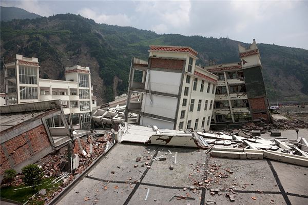 梦见地震房子摇晃