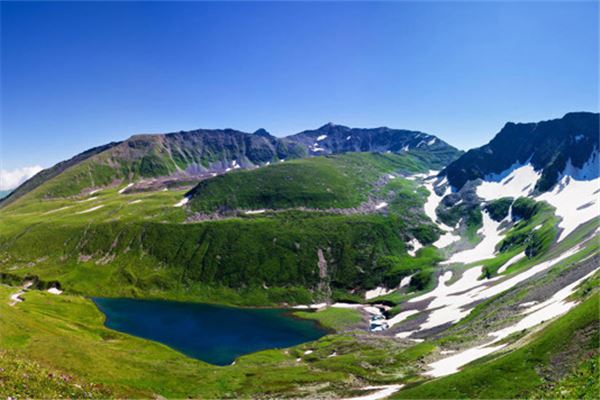 女人梦见绿绿的大山