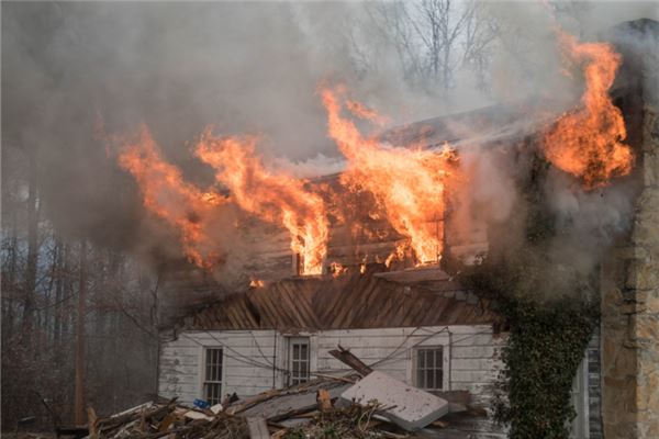 梦见着火了又拿水灭了